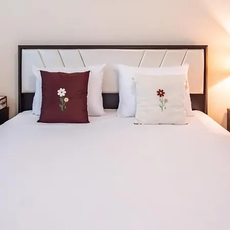 Bright And Flat In Kadikoy With Balcony Стамбул