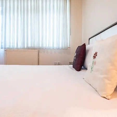Bright And Flat In Kadikoy With Balcony Стамбул
